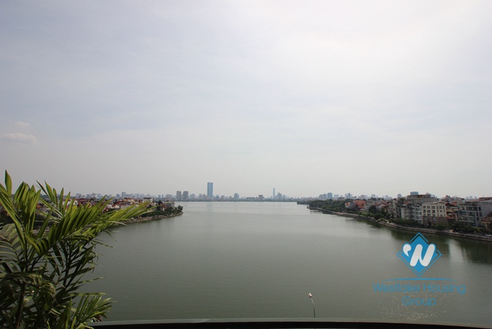 Three-bedroom apartment on the lake for rent in Westlake area